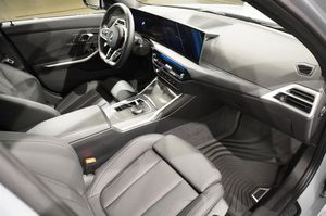 BMW 330 bild 9