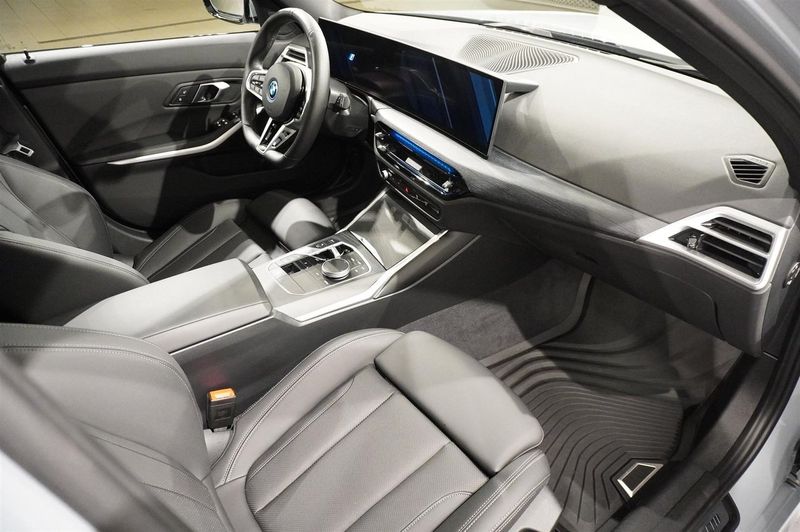 BMW 330 bild 9