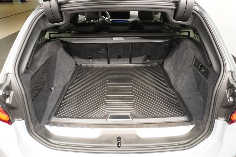 BMW 330 bild 6