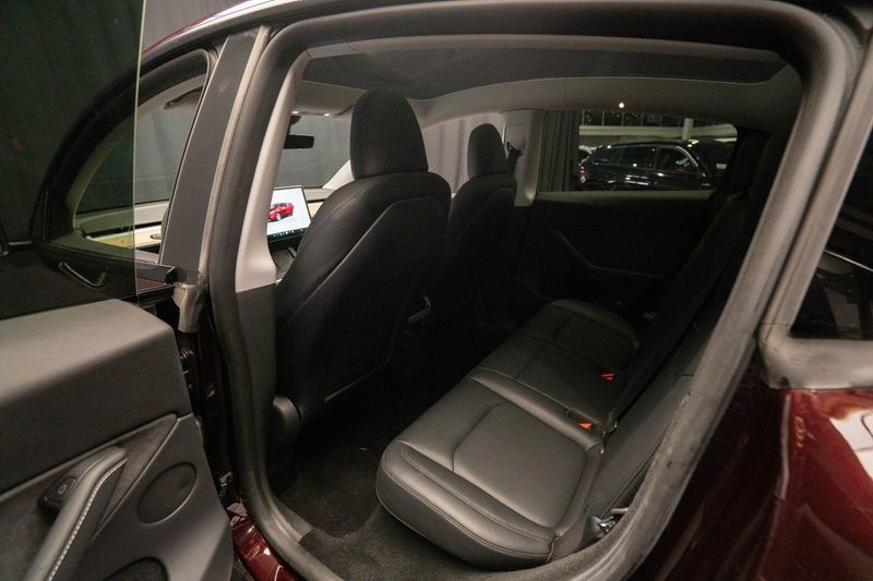Tesla Model Y bild 19