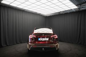 Tesla Model Y bild 8