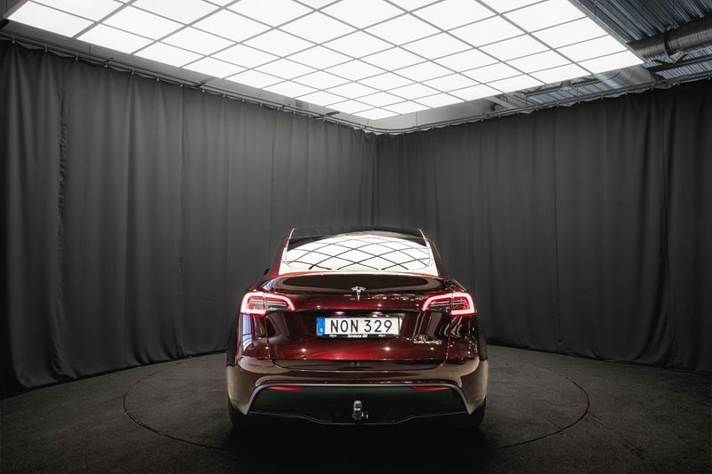Tesla Model Y bild 8