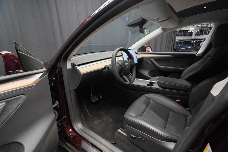 Tesla Model Y bild 16