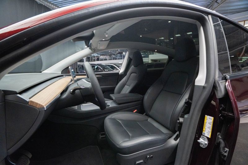 Tesla Model Y bild 17