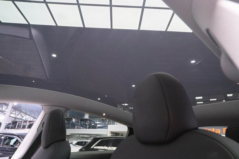 Tesla Model Y bild 12