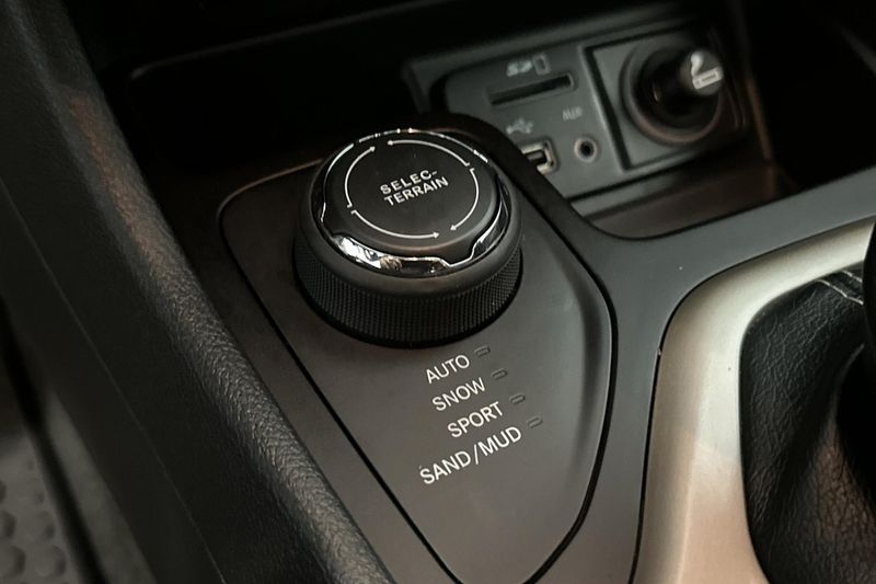 Jeep Cherokee bild 19