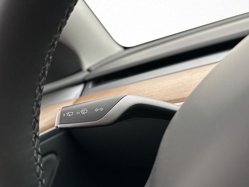 Tesla Model Y bild 31
