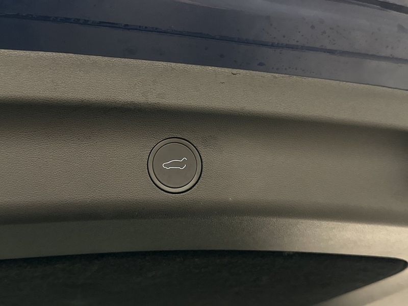 Tesla Model Y bild 33
