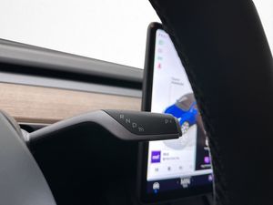 Tesla Model Y bild 30
