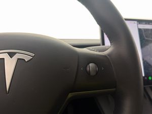 Tesla Model 3 bild 28