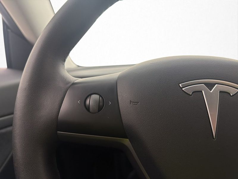 Tesla Model 3 bild 26
