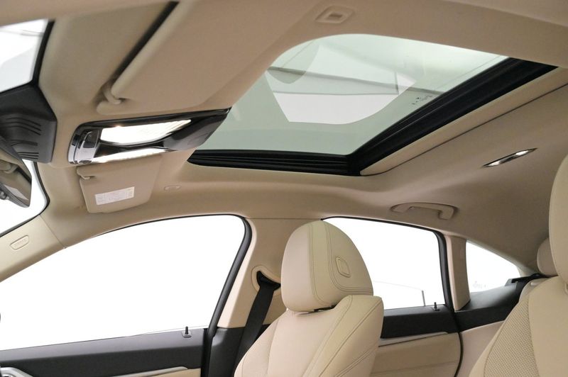 BMW i4 bild 22