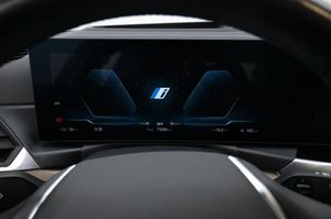 BMW i4 bild 9