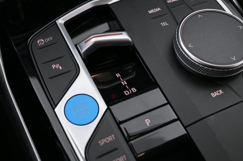 BMW i4 bild 18