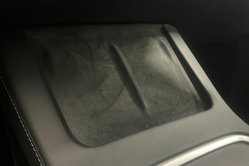 Tesla Model Y bild 25