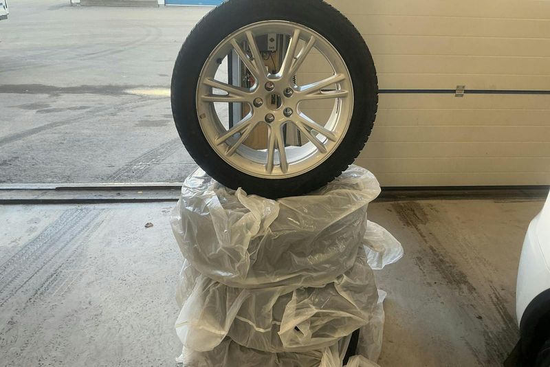 Tesla Model Y bild 26