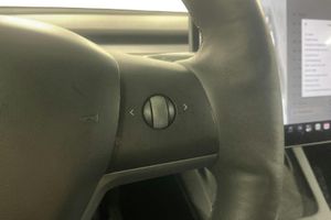 Tesla Model Y bild 21