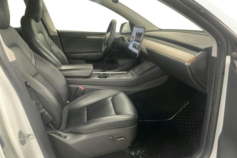 Tesla Model Y bild 7