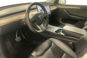 Tesla Model Y bild 18