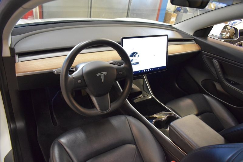 Tesla Model 3 bild 9