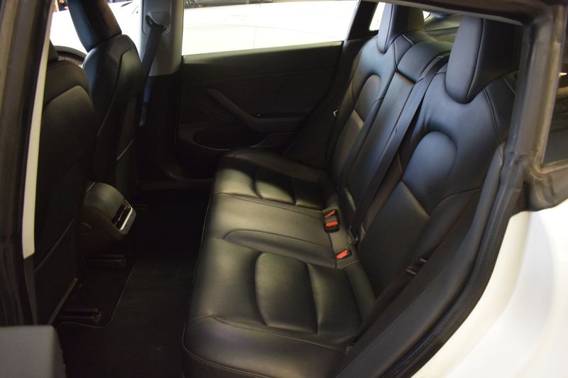 Tesla Model 3 bild 11