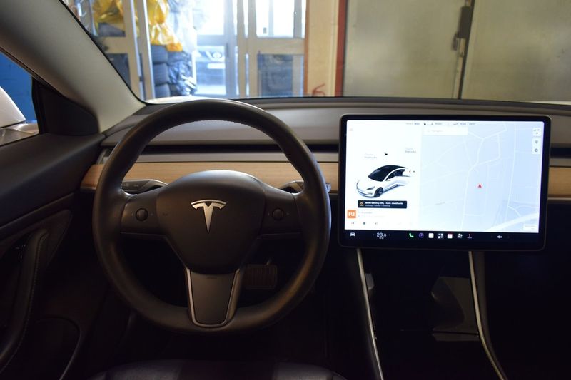 Tesla Model 3 bild 8