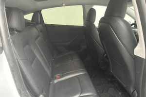 Tesla Model Y bild 8