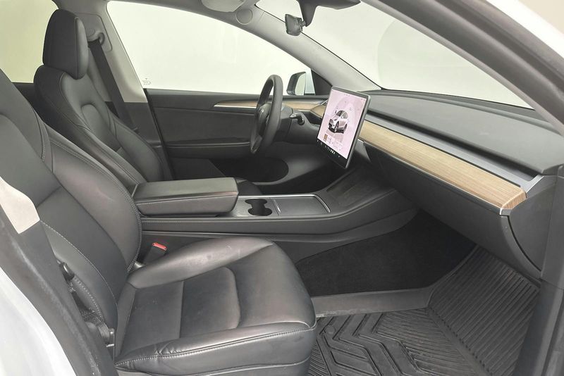 Tesla Model Y bild 7
