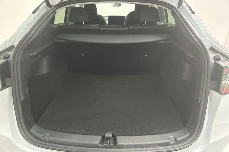 Tesla Model Y bild 9