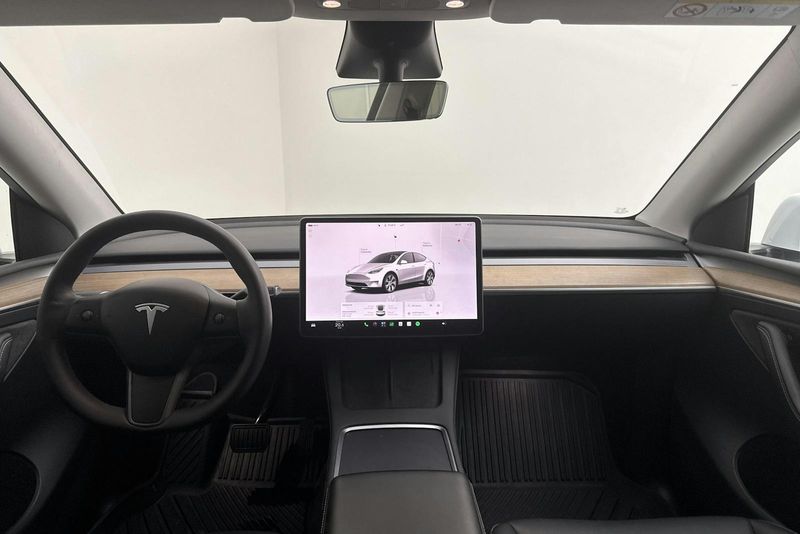 Tesla Model Y bild 6