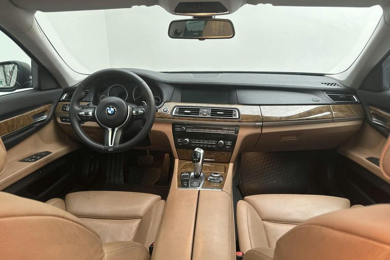 BMW 740 bild 6