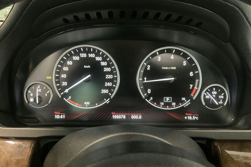 BMW 740 bild 10