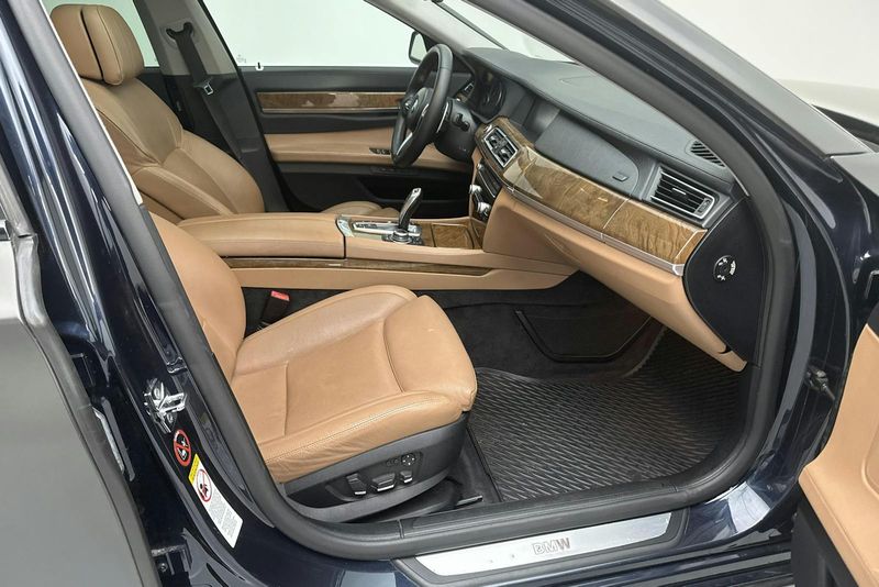 BMW 740 bild 7