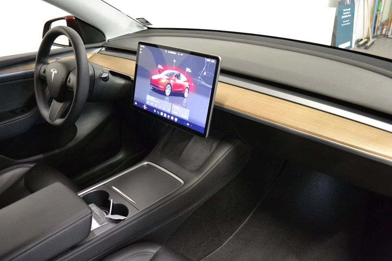 Tesla Model Y bild 9