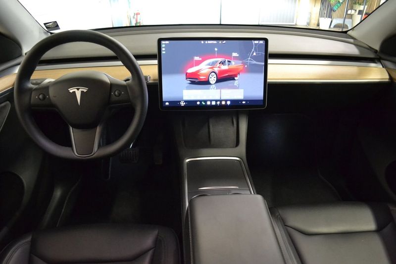 Tesla Model Y bild 16