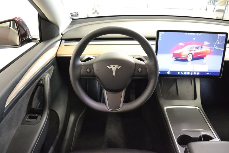 Tesla Model Y bild 15
