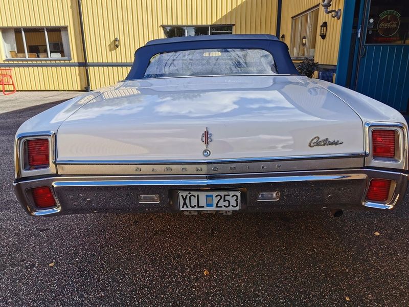 Oldsmobile Cutlass bild 2