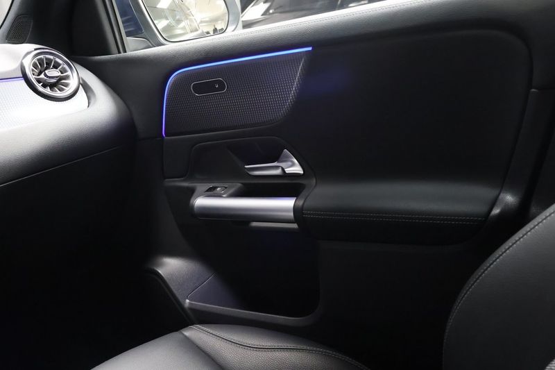 Mercedes EQA300 bild 15