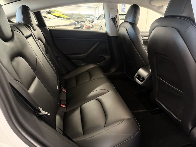 Tesla Model 3 bild 15