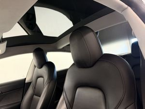 Tesla Model 3 bild 8