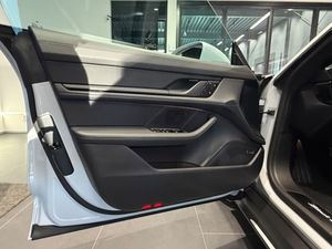 Porsche Taycan bild 25