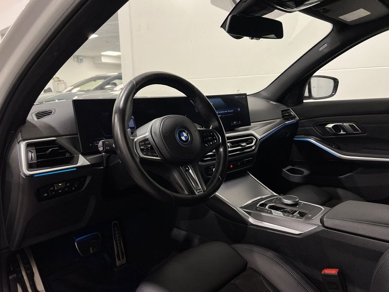 BMW 330 bild 6