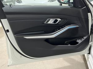 BMW 330 bild 8