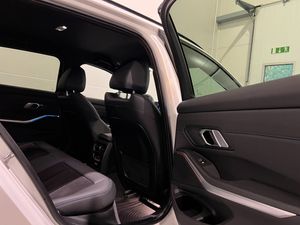 BMW 330 bild 9