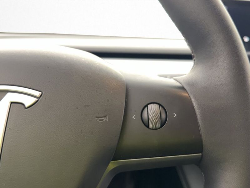 Tesla Model Y bild 12