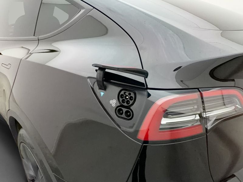Tesla Model Y bild 22