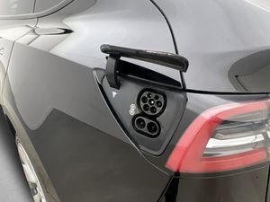 Tesla Model Y bild 28