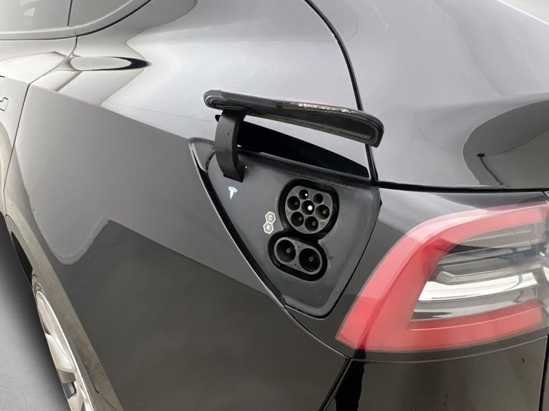 Tesla Model Y bild 28