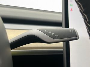 Tesla Model Y bild 16