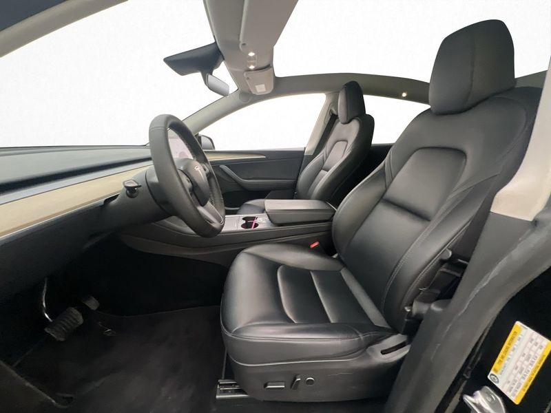 Tesla Model Y bild 11